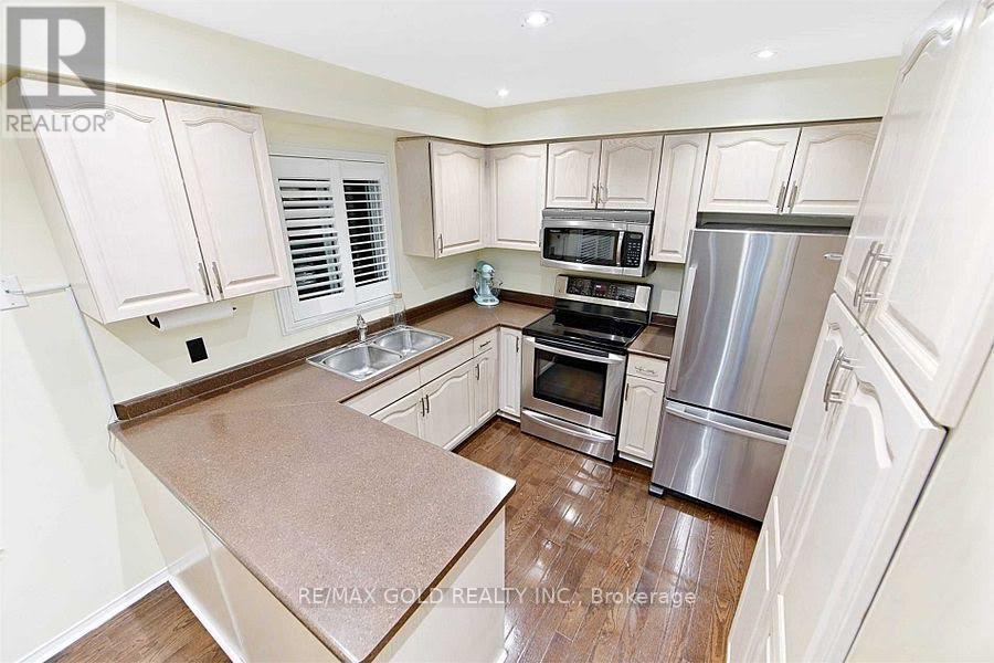 3848 Periwinkle Crescent, Mississauga, Ontario  L5N 6W8 - Photo 9 - W13450236