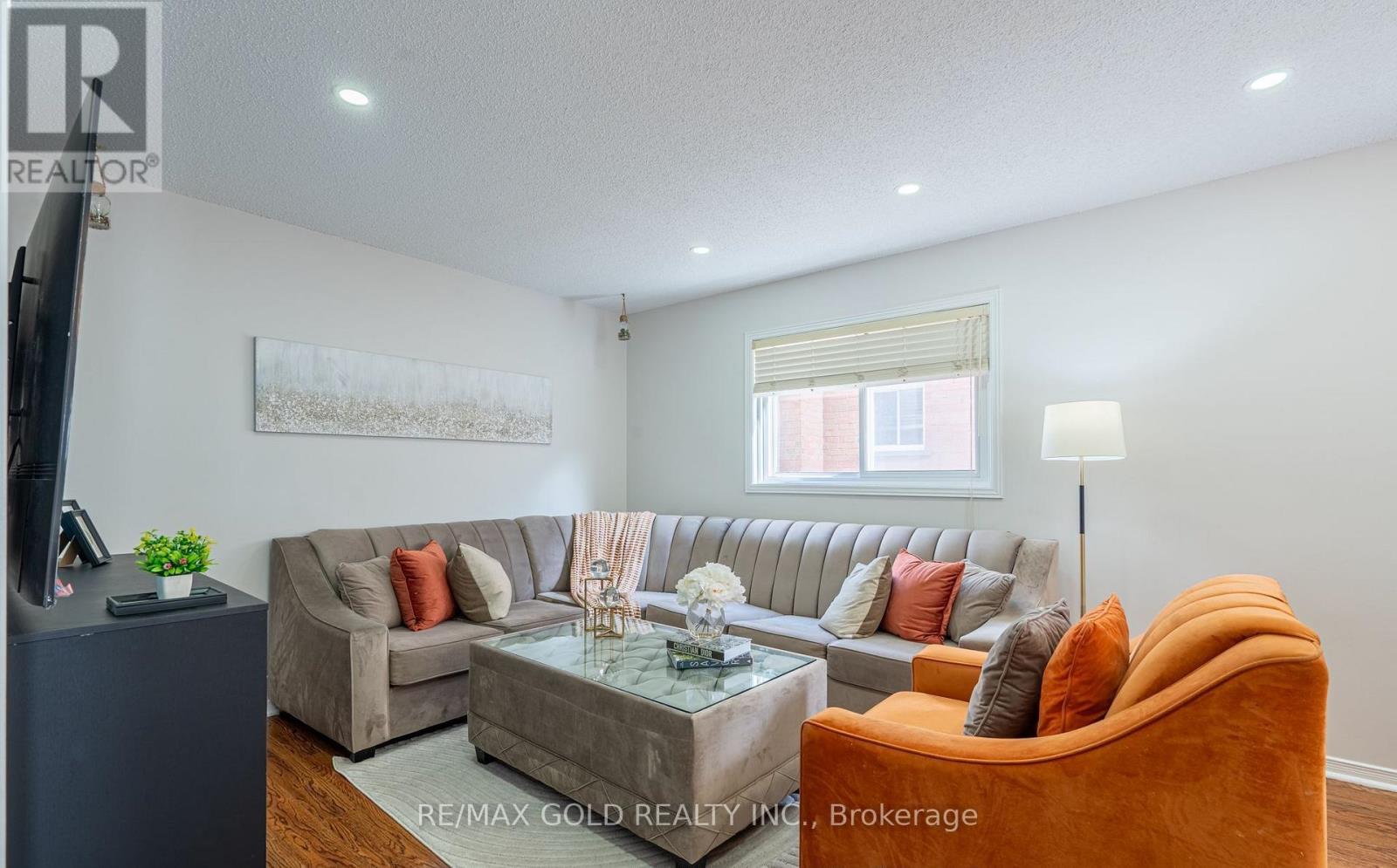 94 Bighorn Crescent, Brampton, Ontario  L6R 1G7 - Photo 2 - W13450260