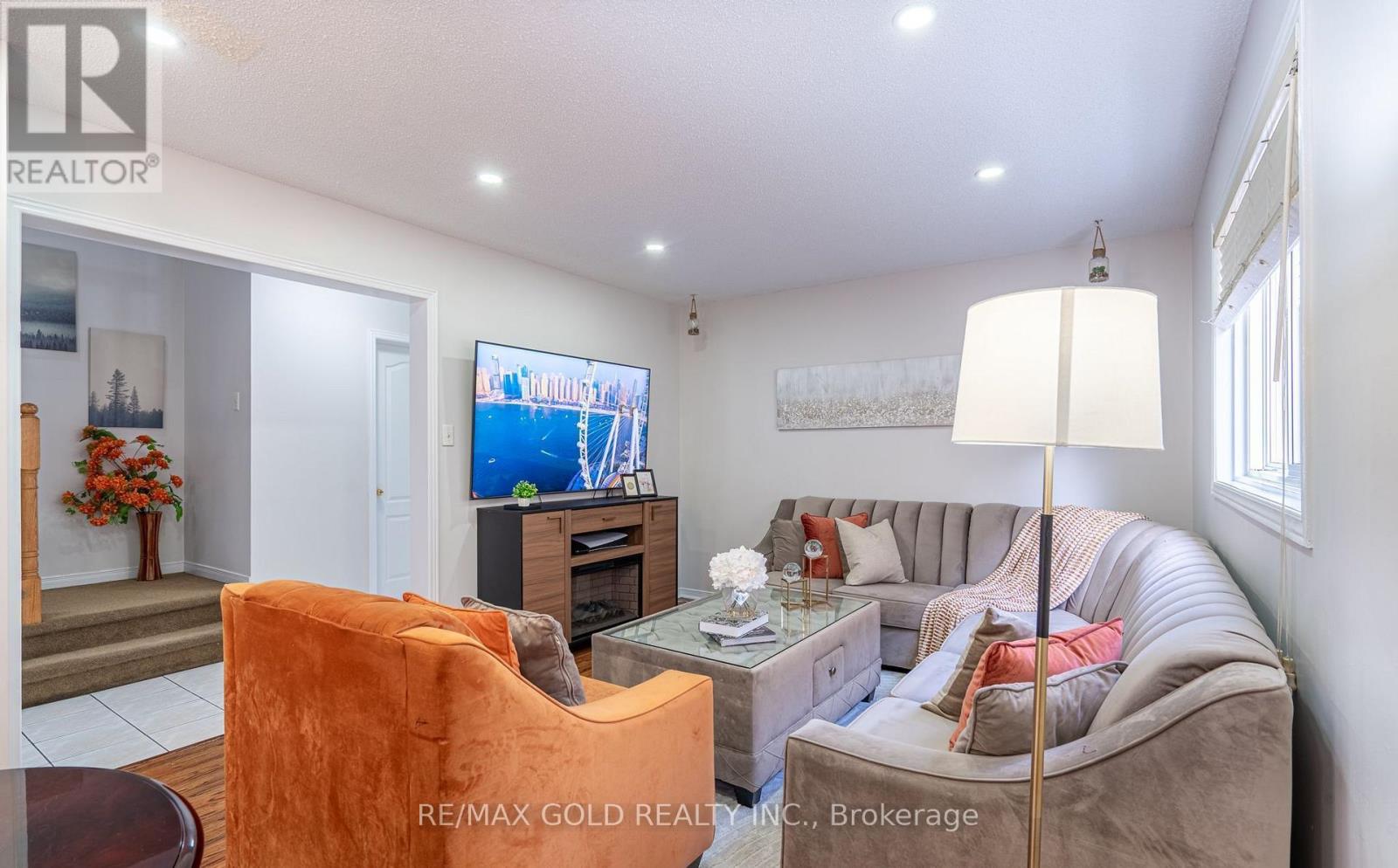 94 Bighorn Crescent, Brampton, Ontario  L6R 1G7 - Photo 3 - W13450260