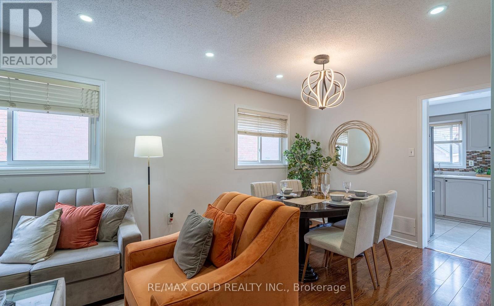 94 Bighorn Crescent, Brampton, Ontario  L6R 1G7 - Photo 4 - W13450260