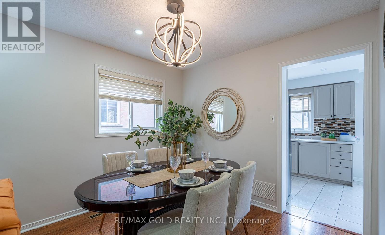 94 Bighorn Crescent, Brampton, Ontario  L6R 1G7 - Photo 5 - W13450260