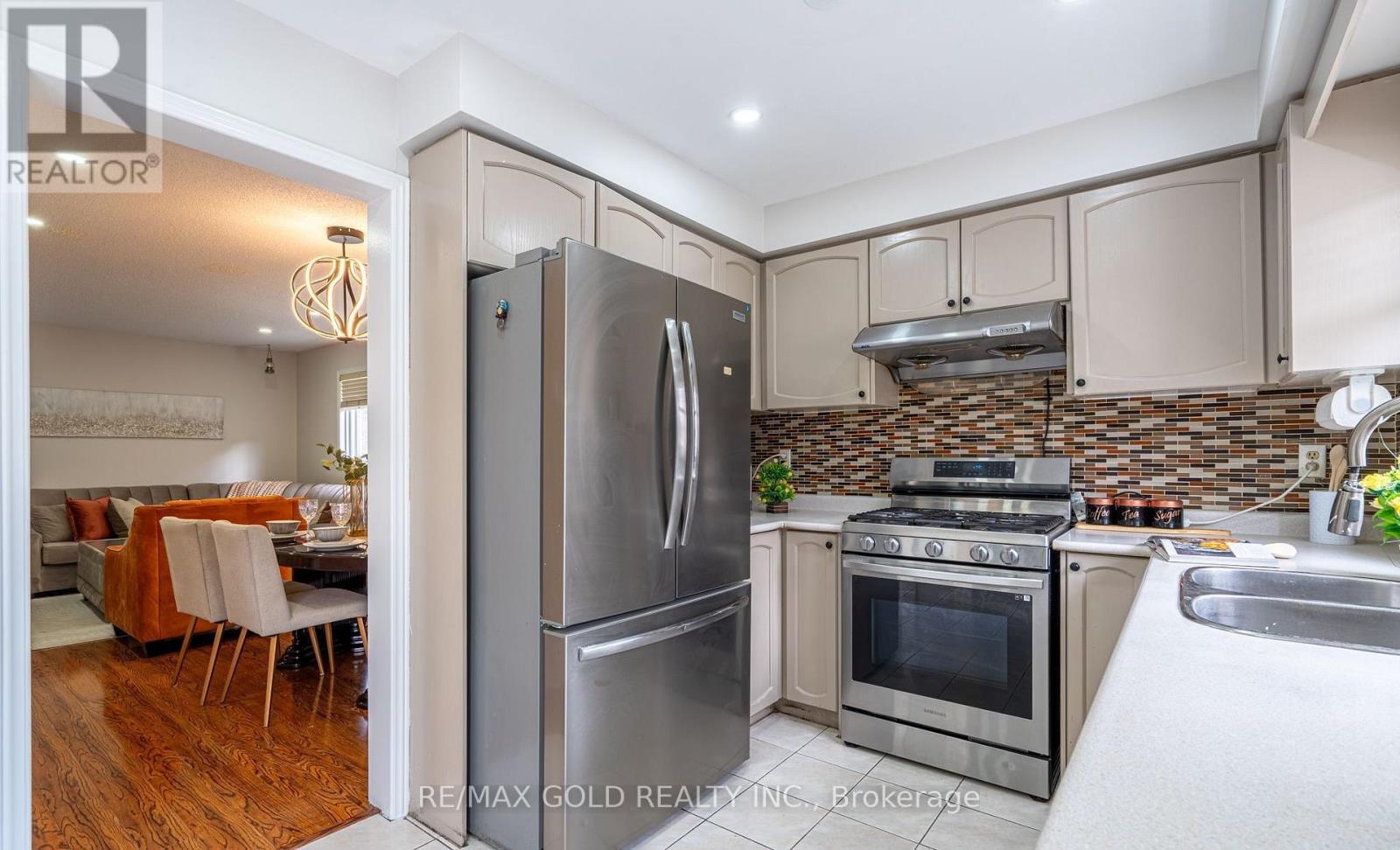 94 Bighorn Crescent, Brampton, Ontario  L6R 1G7 - Photo 8 - W13450260