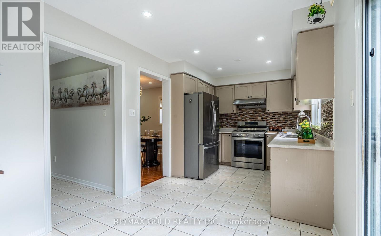 94 Bighorn Crescent, Brampton, Ontario  L6R 1G7 - Photo 9 - W13450260