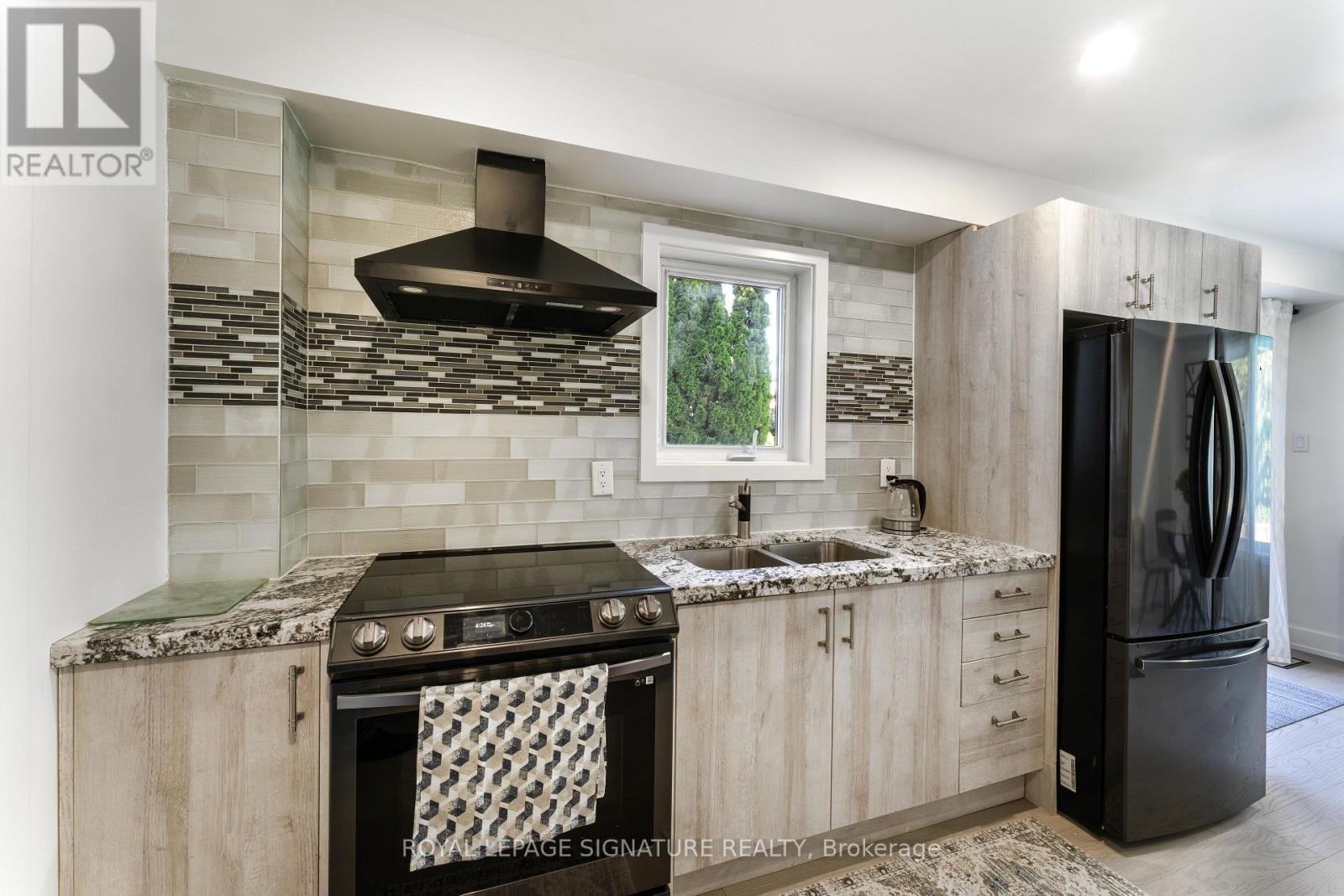 2545 Evelyn Court, Mississauga, Ontario L5A 3V1 - Photo 10 - W13450386
