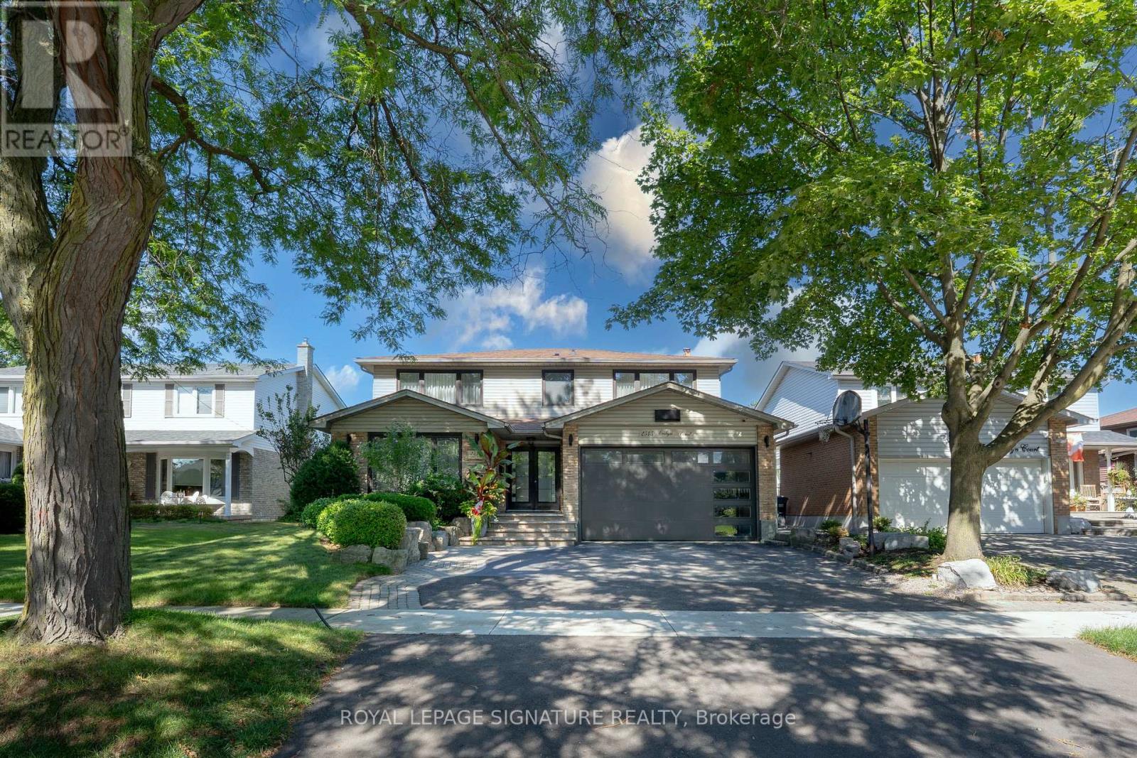 2545 Evelyn Court, Mississauga, Ontario L5A 3V1 - Photo 2 - W13450386
