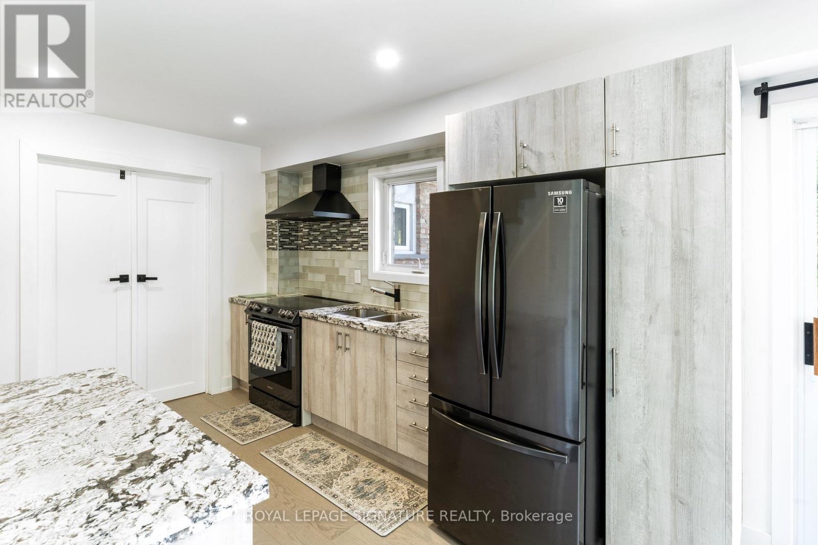 2545 Evelyn Court, Mississauga, Ontario L5A 3V1 - Photo 7 - W13450386