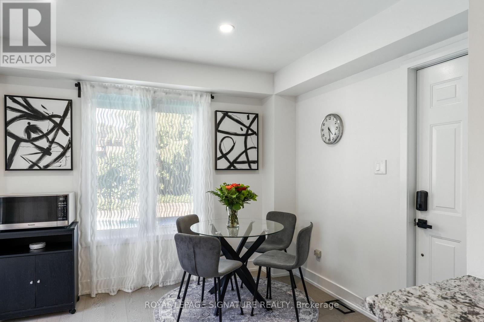 2545 Evelyn Court, Mississauga, Ontario L5A 3V1 - Photo 8 - W13450386