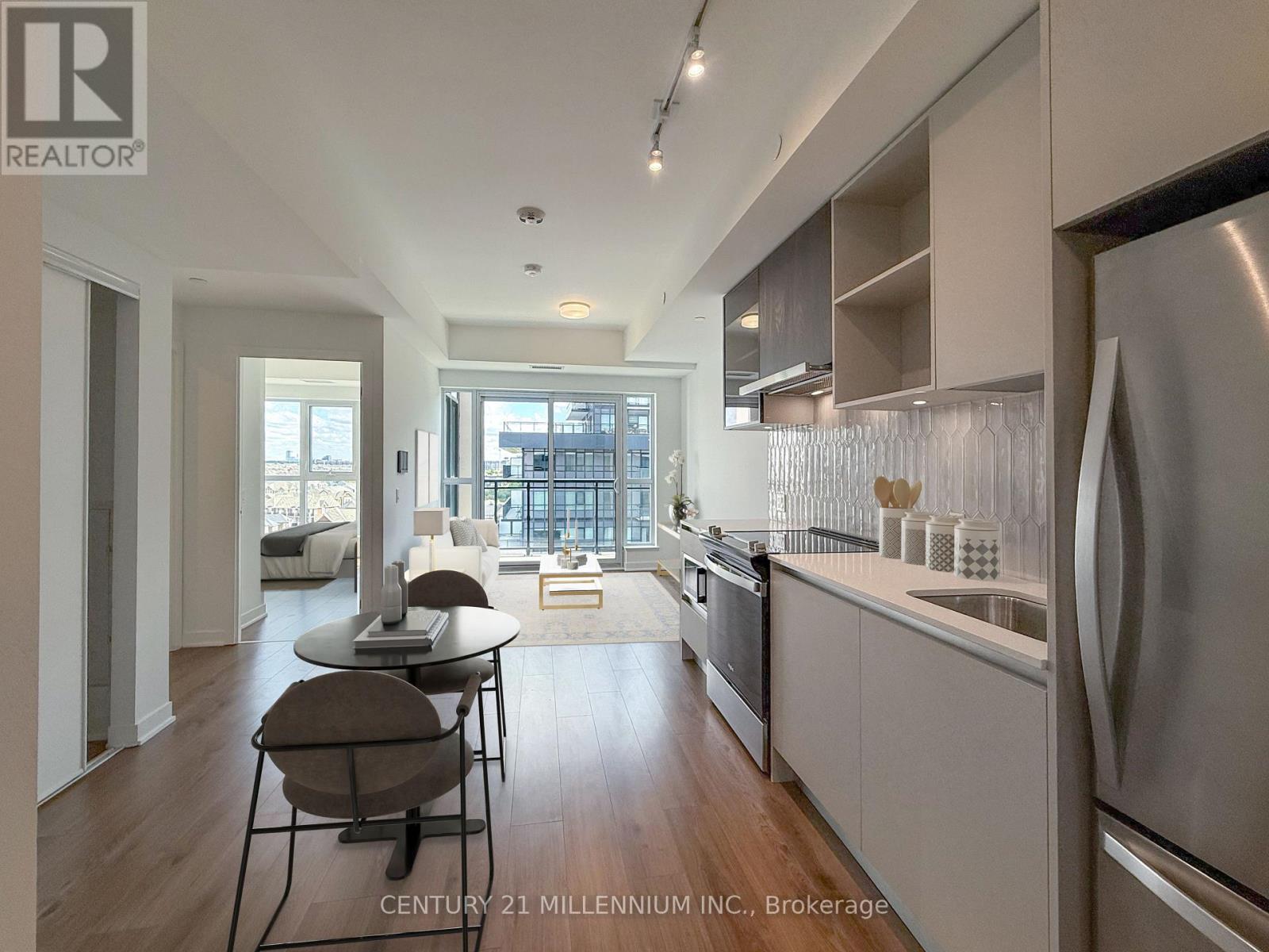 810 - 405 Dundas Street W, Oakville, Ontario  L6M 5P9 - Photo 4 - W13450408