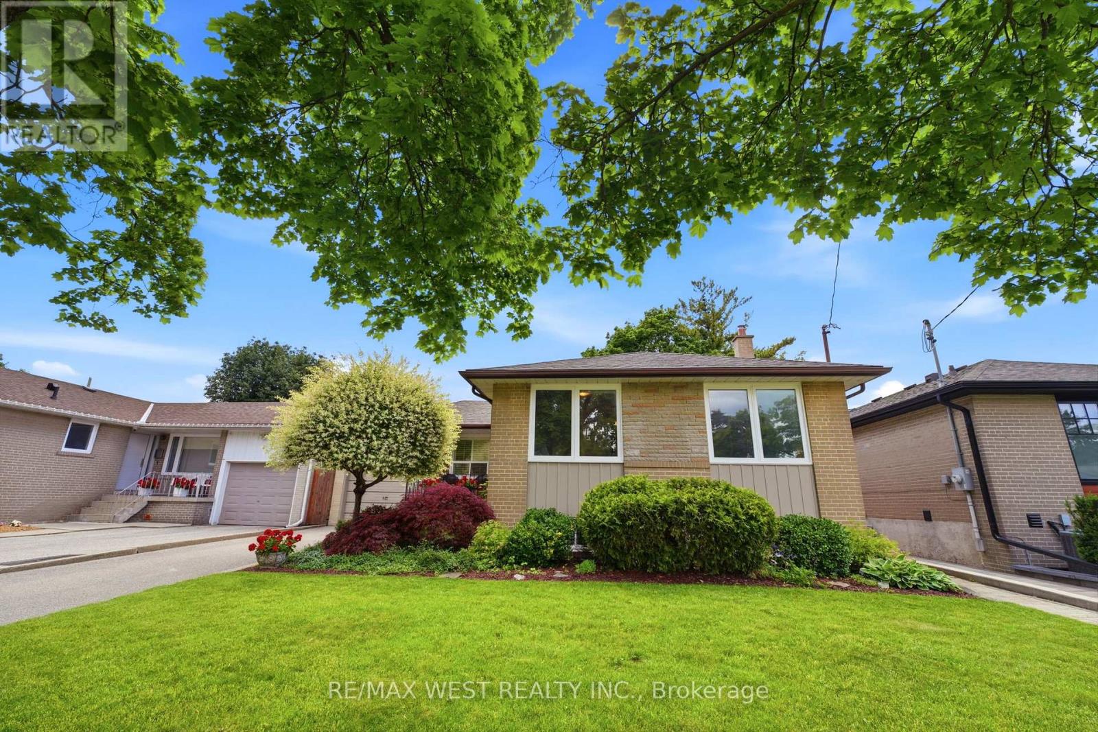 2 RENAULT CRESCENT, Toronto, Ontario