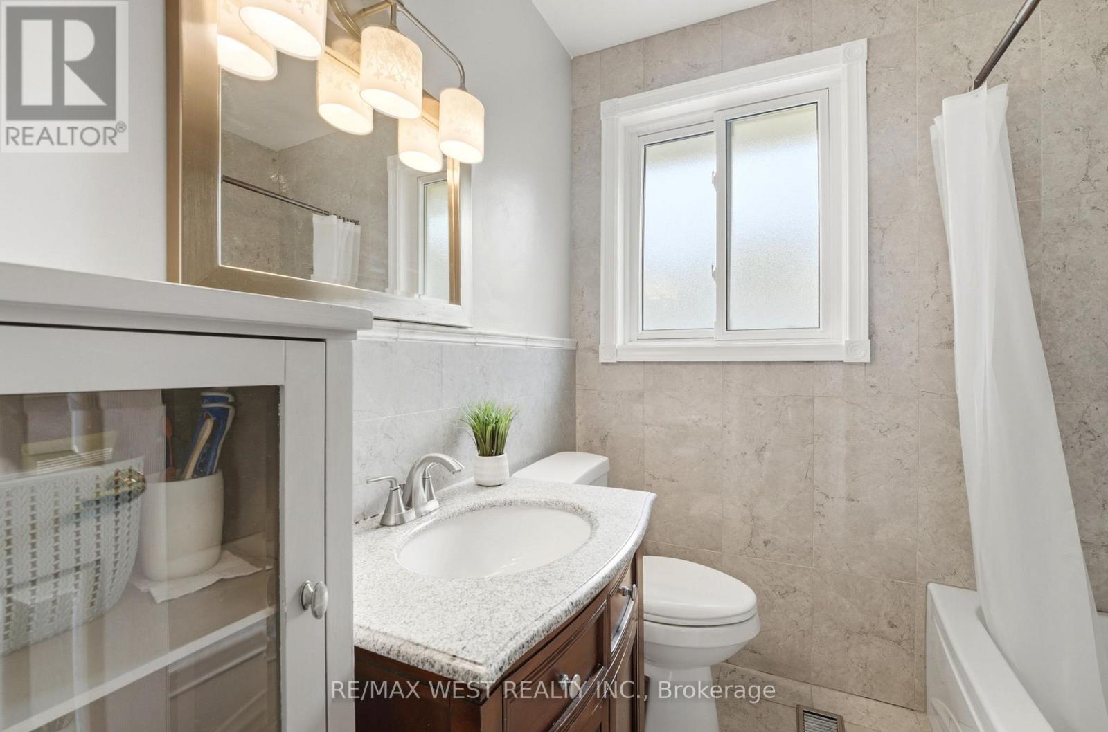 2 Renault Crescent, Toronto, Ontario  M9P 1J1 - Photo 11 - W13450464