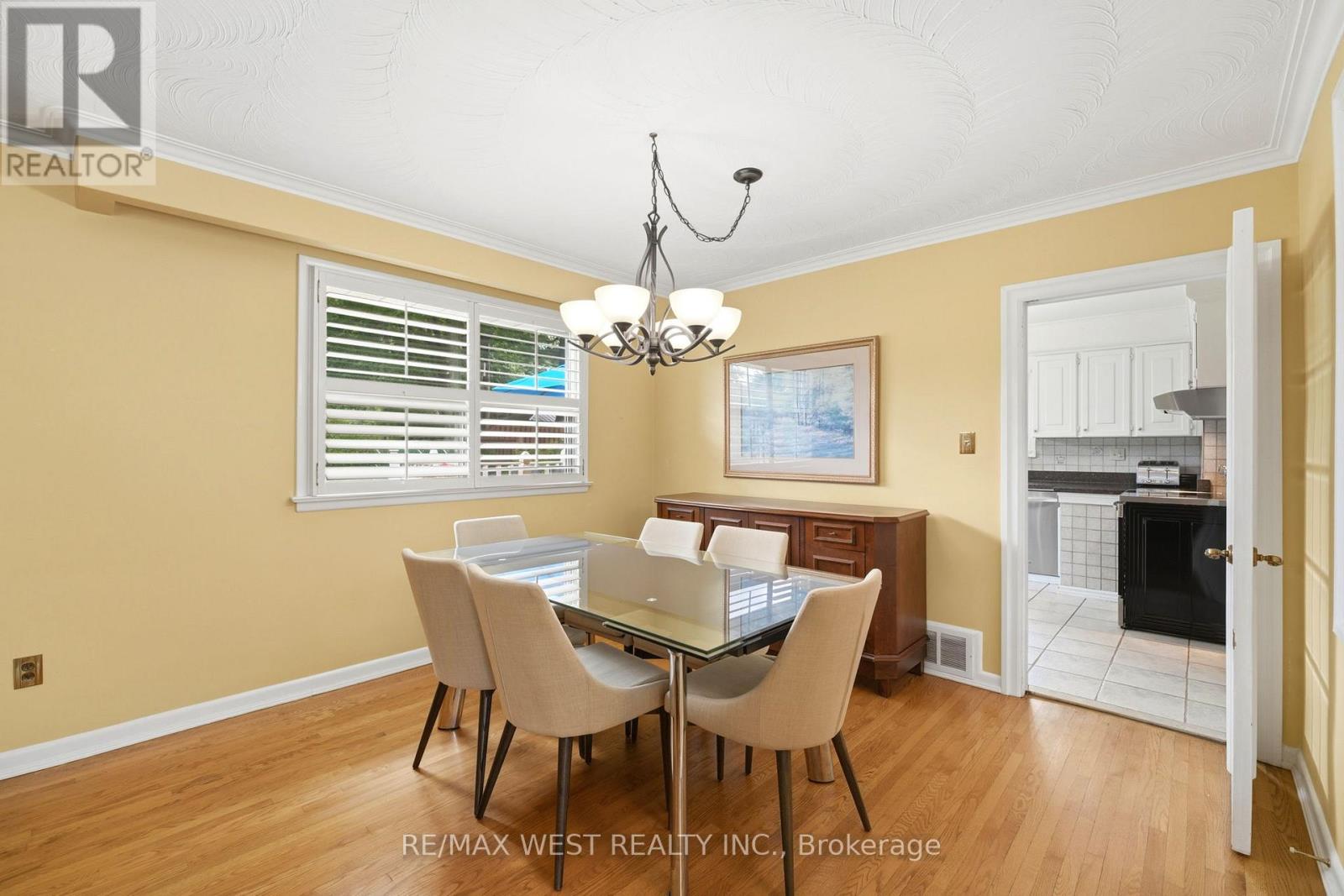 2 Renault Crescent, Toronto, Ontario  M9P 1J1 - Photo 4 - W13450464