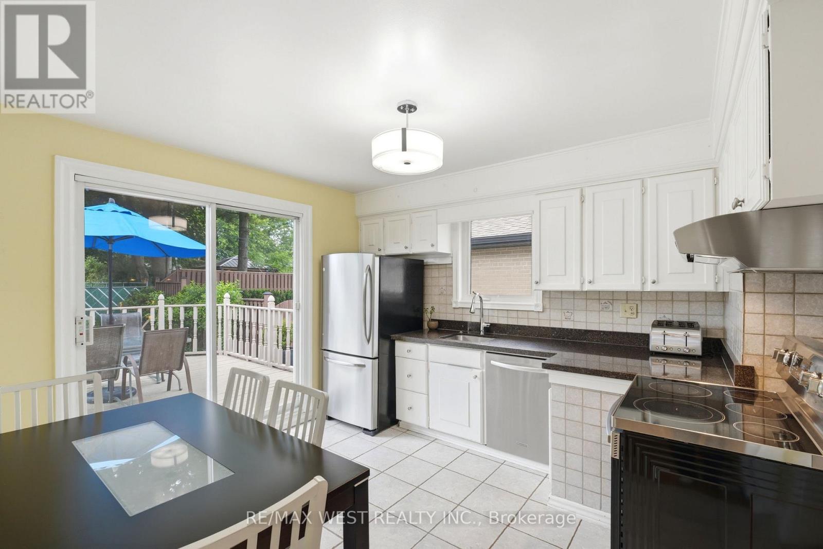 2 Renault Crescent, Toronto, Ontario  M9P 1J1 - Photo 5 - W13450464
