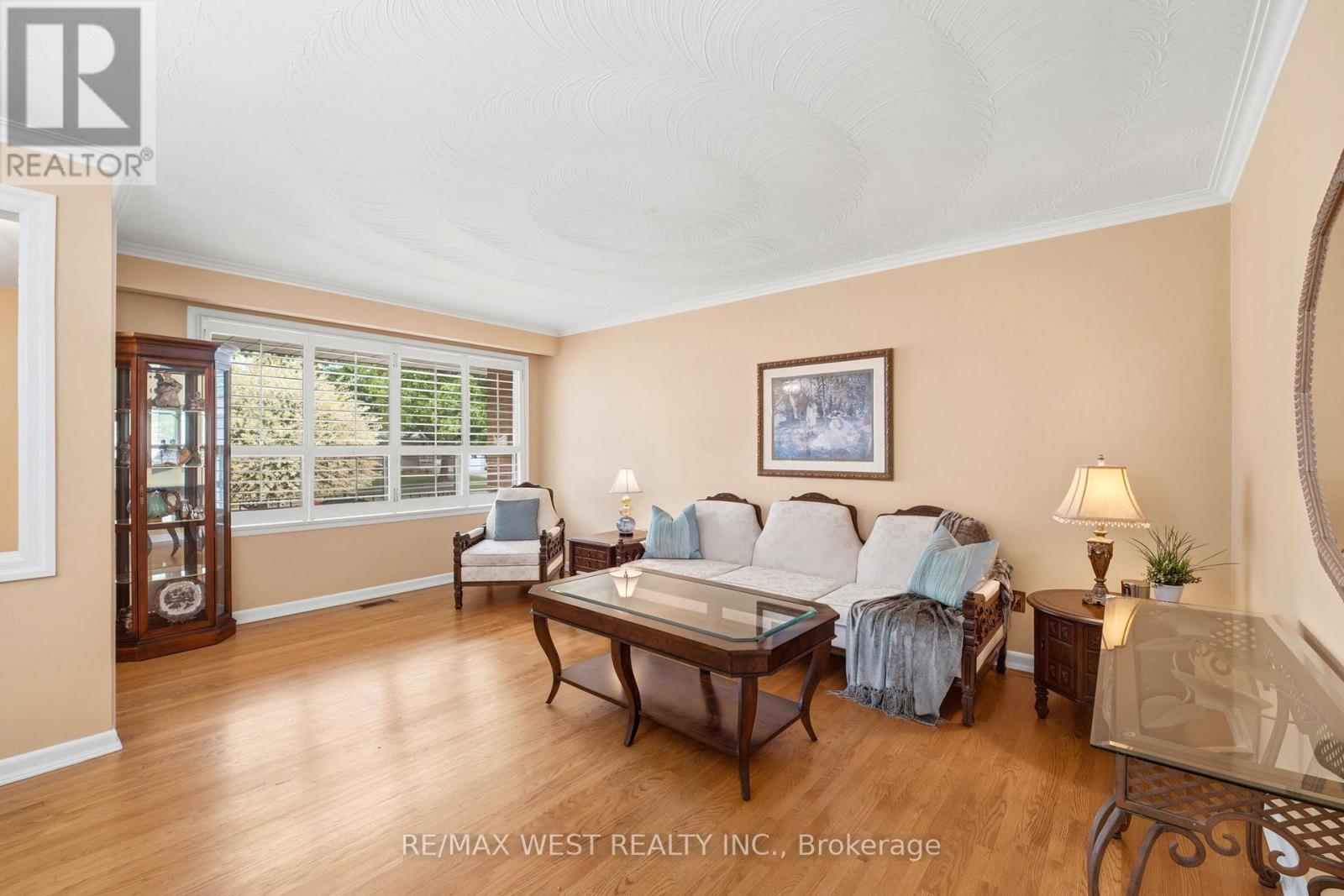 2 Renault Crescent, Toronto, Ontario  M9P 1J1 - Photo 6 - W13450464