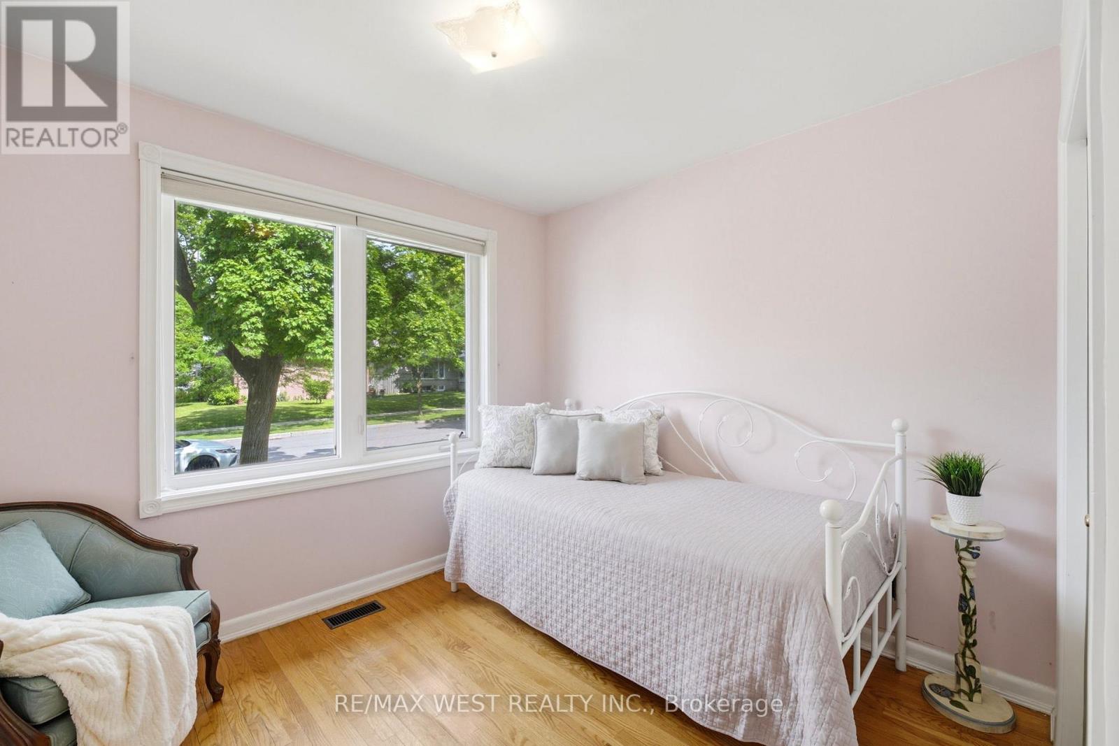 2 Renault Crescent, Toronto, Ontario  M9P 1J1 - Photo 8 - W13450464