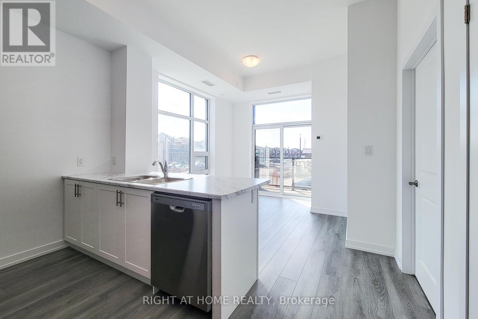 112 - 470 Dundas Street E, Hamilton, Ontario  L8B 1Z2 - Photo 3 - X13450338