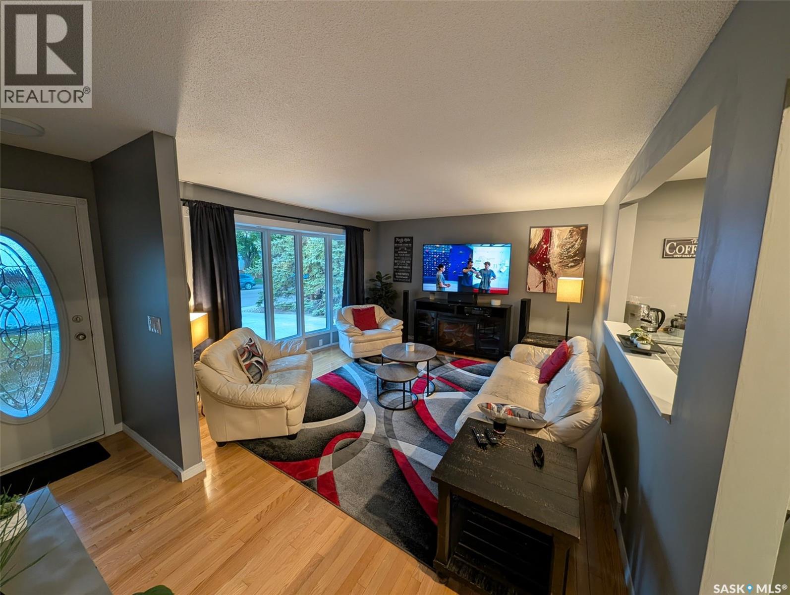 4227 Castle Road, Regina, Saskatchewan  S4S 4N4 - Photo 2 - SK039452