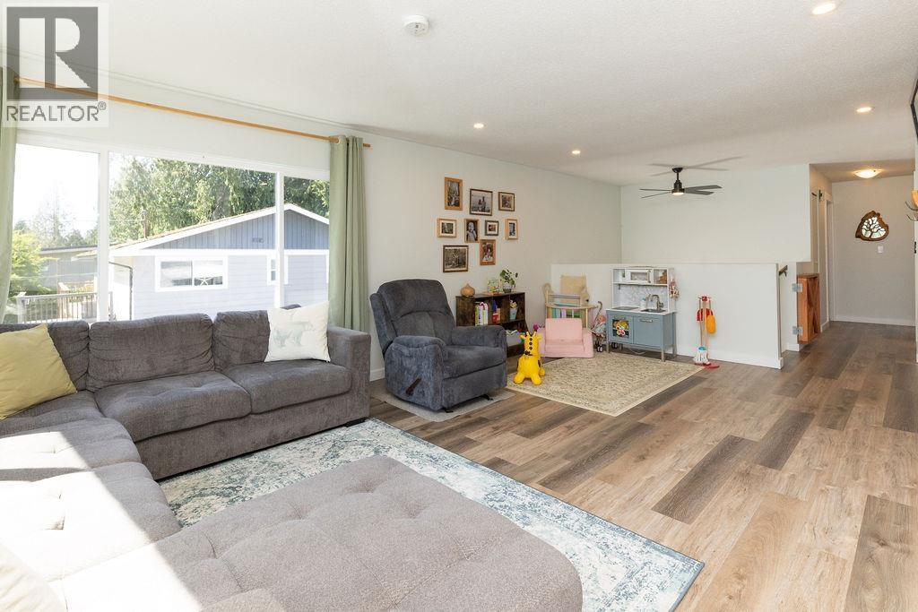 5607 Wakefield Road, Sechelt, British Columbia  V7Z 0N3 - Photo 19 - R3136340