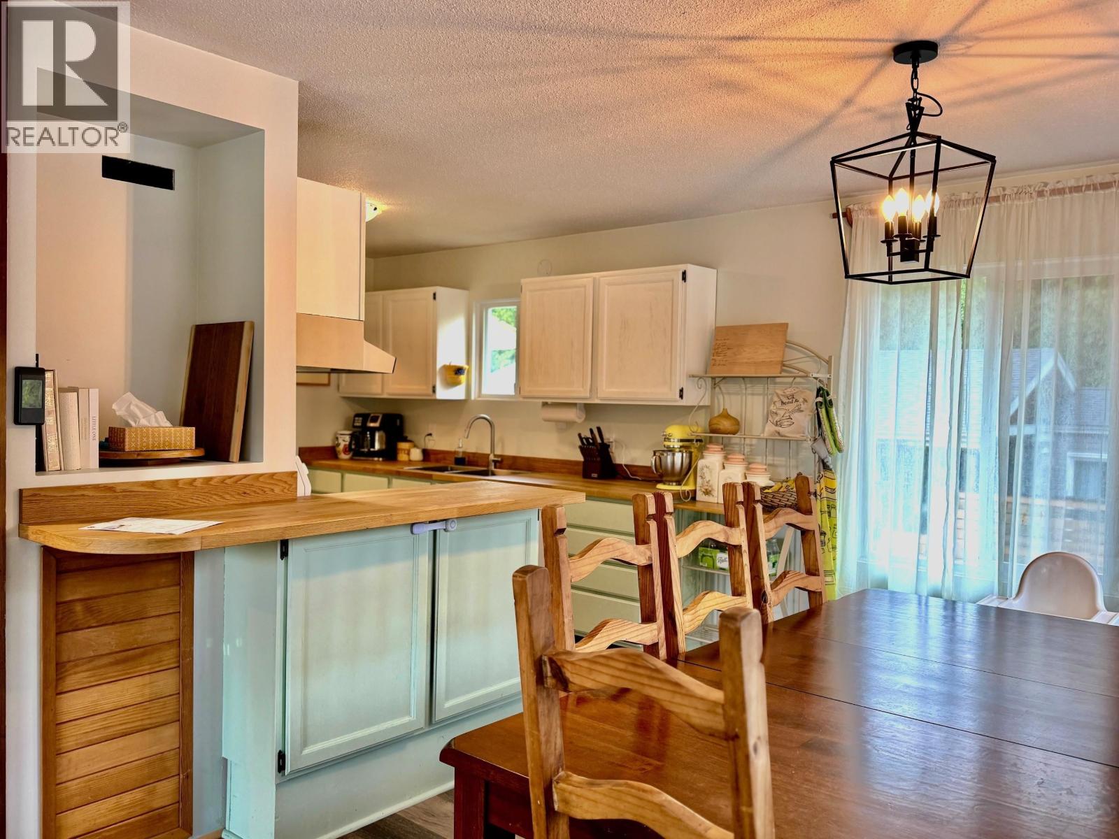 5607 Wakefield Road, Sechelt, British Columbia  V7Z 0N3 - Photo 6 - R3136340