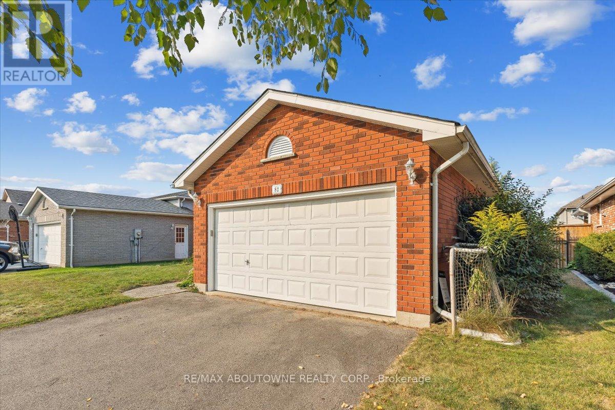 82 Whitlaw Way, Brant, Ontario  N3L 4B5 - Photo 2 - X13005534