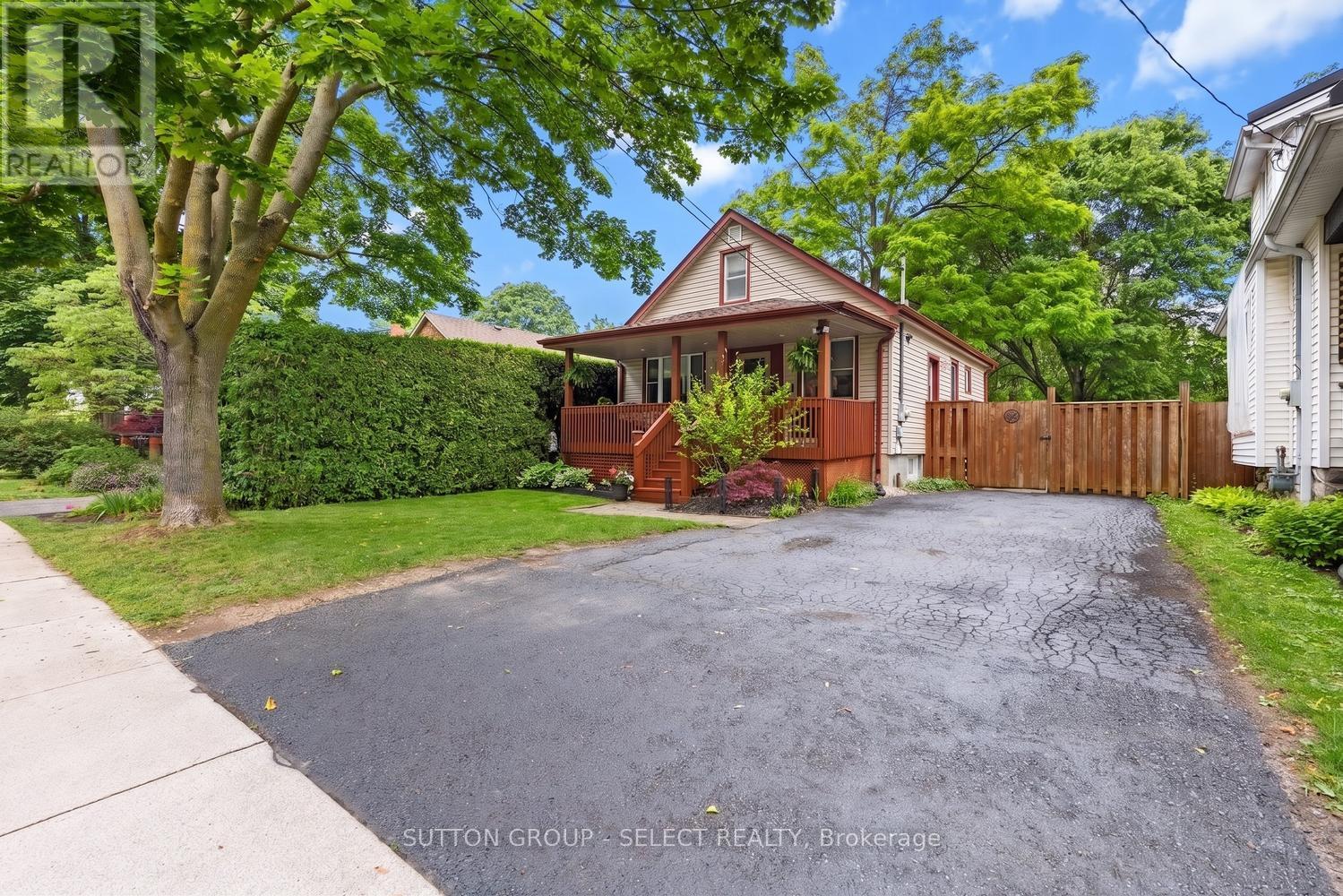 72 Emery Street E, London South, Ontario  N6C 2C8 - Photo 2 - X13449430