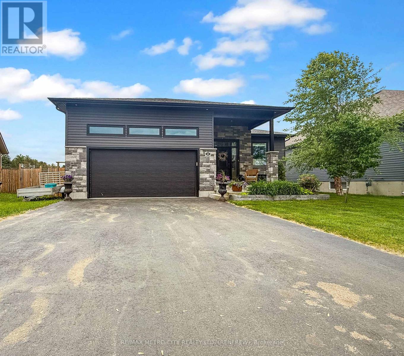 65 NOBLE CRESCENT, Petawawa, Ontario