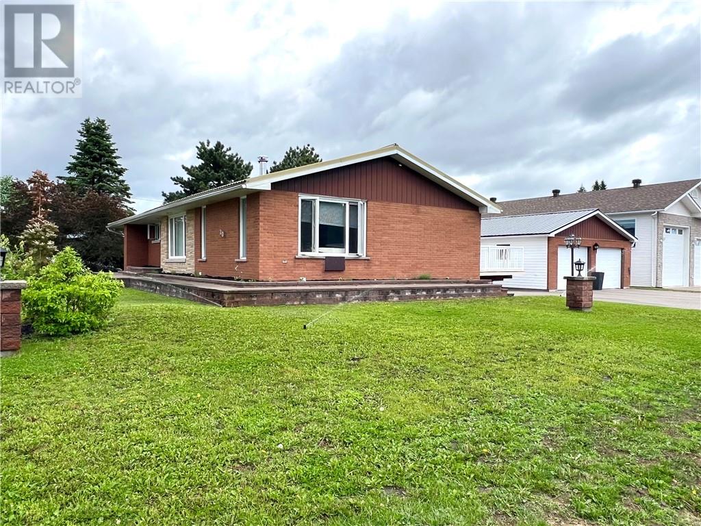 30 Church Street, Sturgeon Falls, Ontario  P2B 1G2 - Photo 3 - 2126654