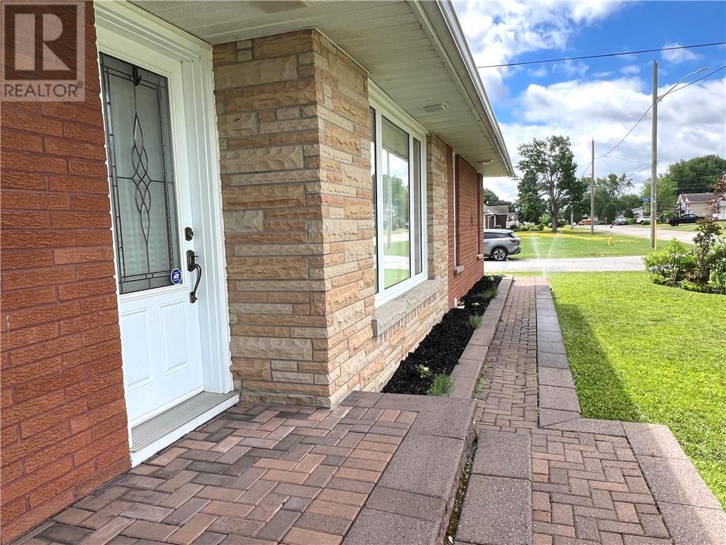 30 Church Street, Sturgeon Falls, Ontario  P2B 1G2 - Photo 4 - 2126654