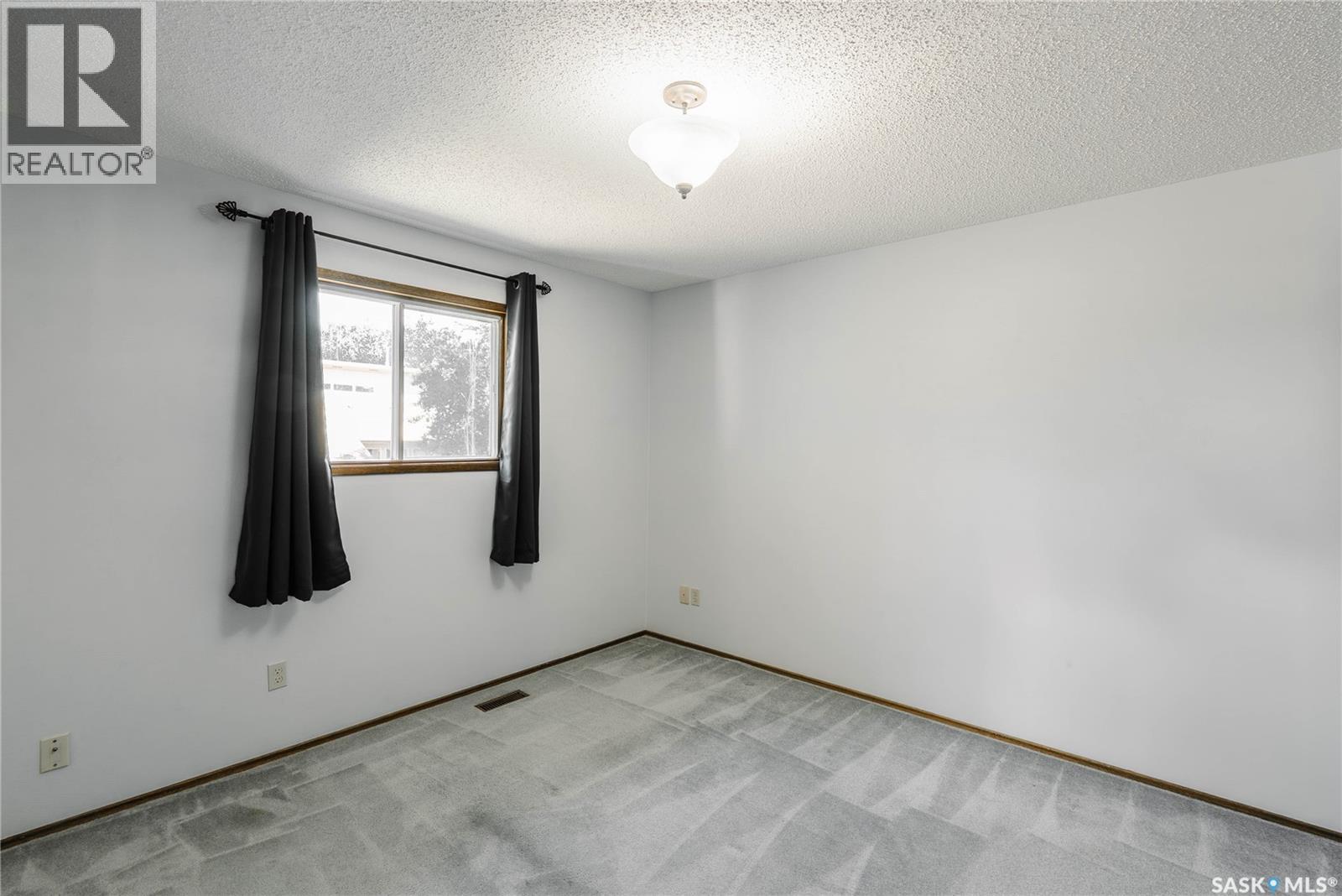 758 Lenore Drive, Saskatoon, Saskatchewan  S7K 6A8 - Photo 10 - SK039484