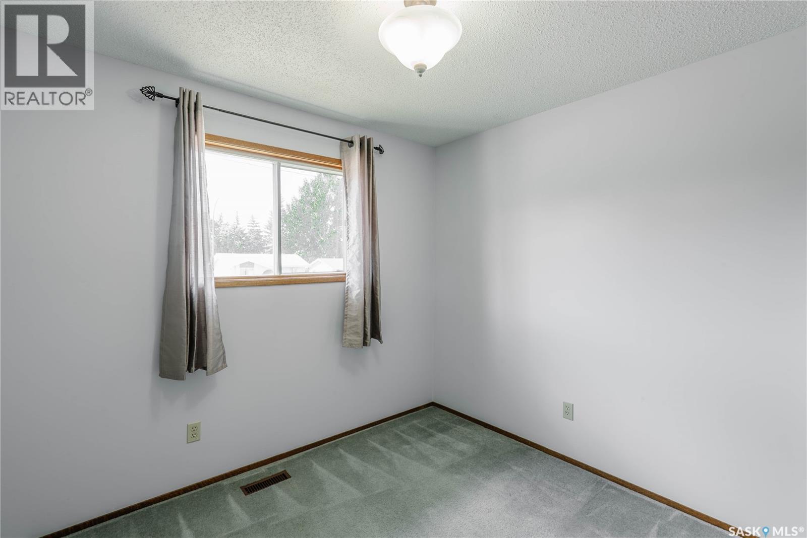 758 Lenore Drive, Saskatoon, Saskatchewan  S7K 6A8 - Photo 16 - SK039484