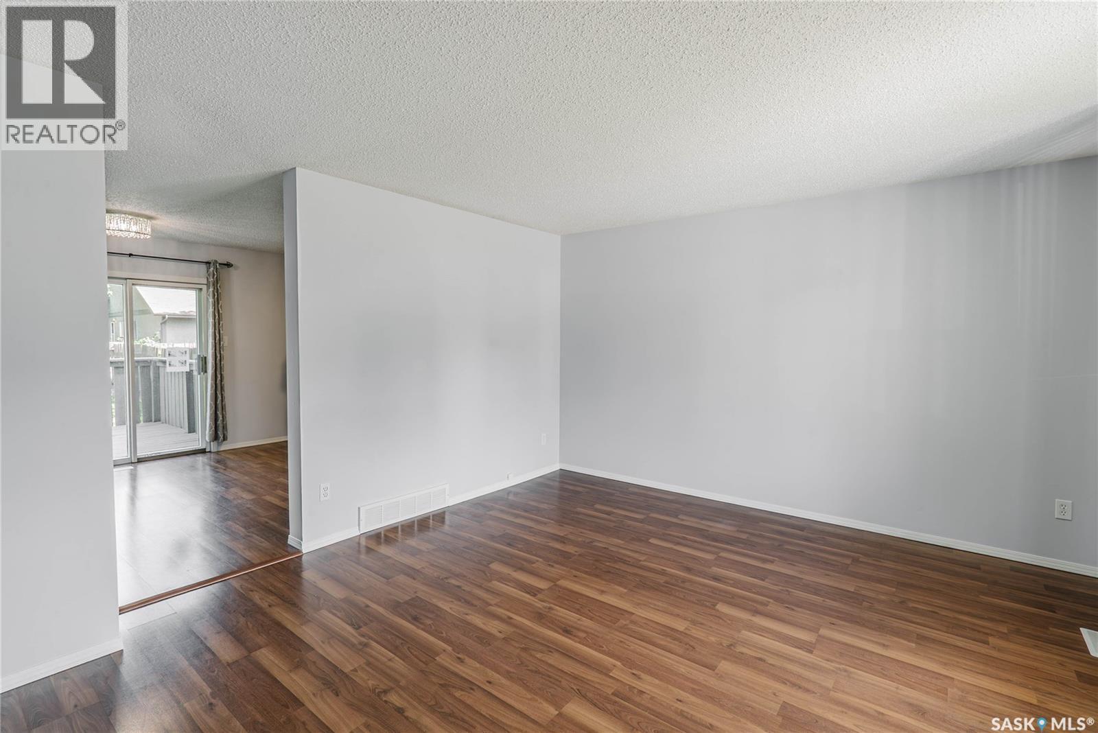 758 Lenore Drive, Saskatoon, Saskatchewan  S7K 6A8 - Photo 3 - SK039484