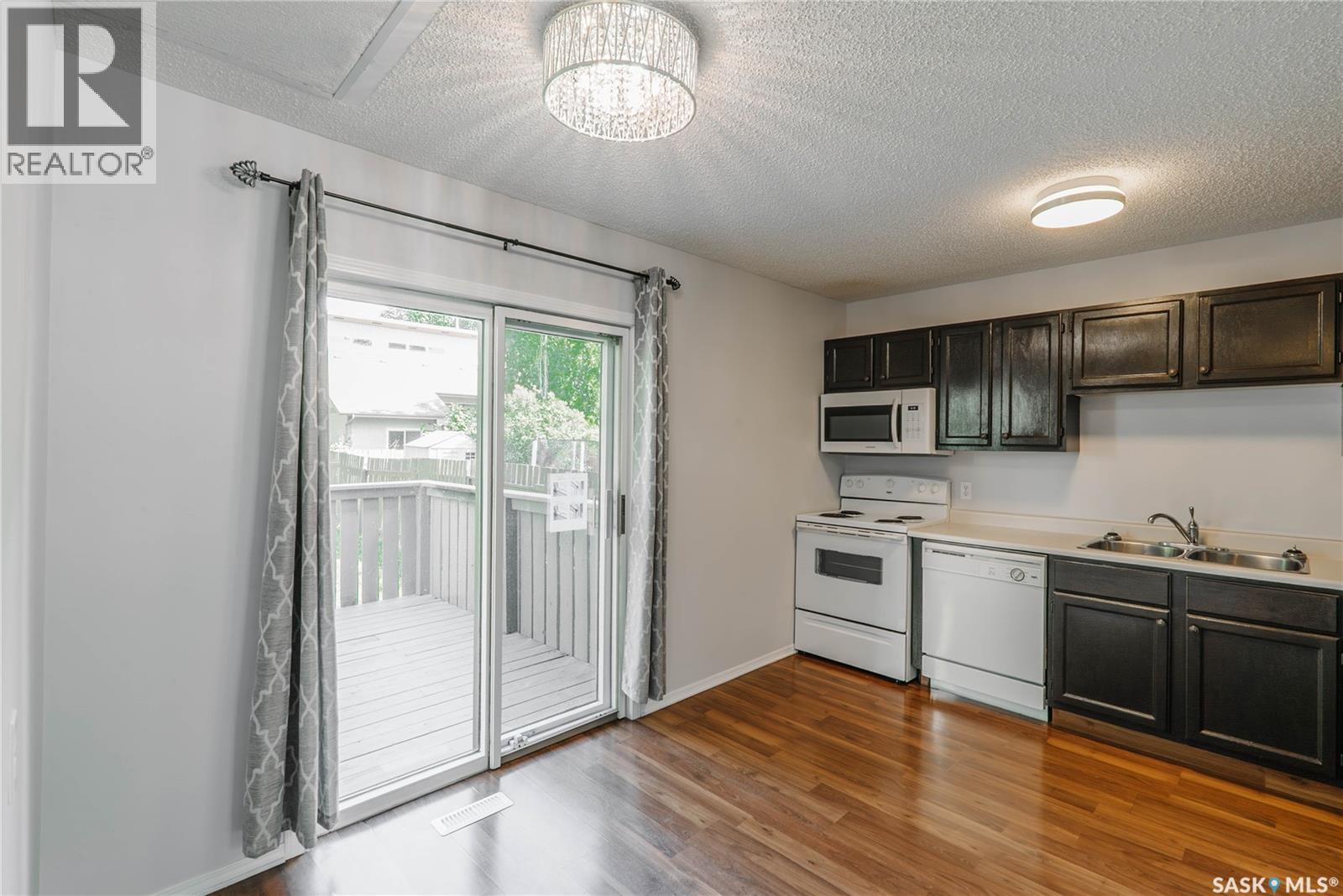 758 Lenore Drive, Saskatoon, Saskatchewan  S7K 6A8 - Photo 7 - SK039484
