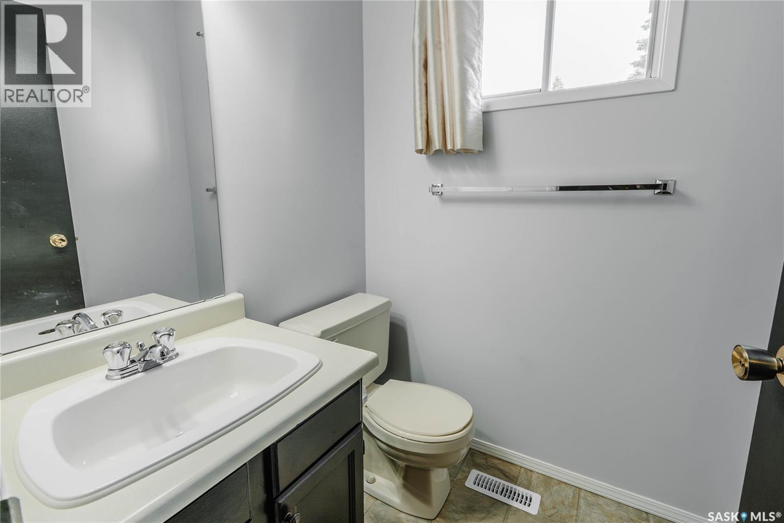 758 Lenore Drive, Saskatoon, Saskatchewan  S7K 6A8 - Photo 9 - SK039484