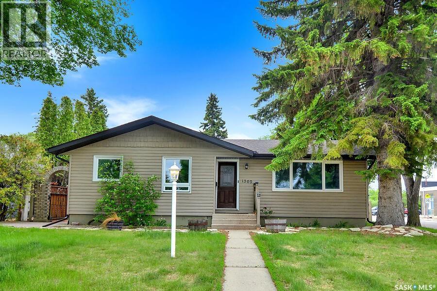 1369 East CENTRE, Saskatoon, Saskatchewan