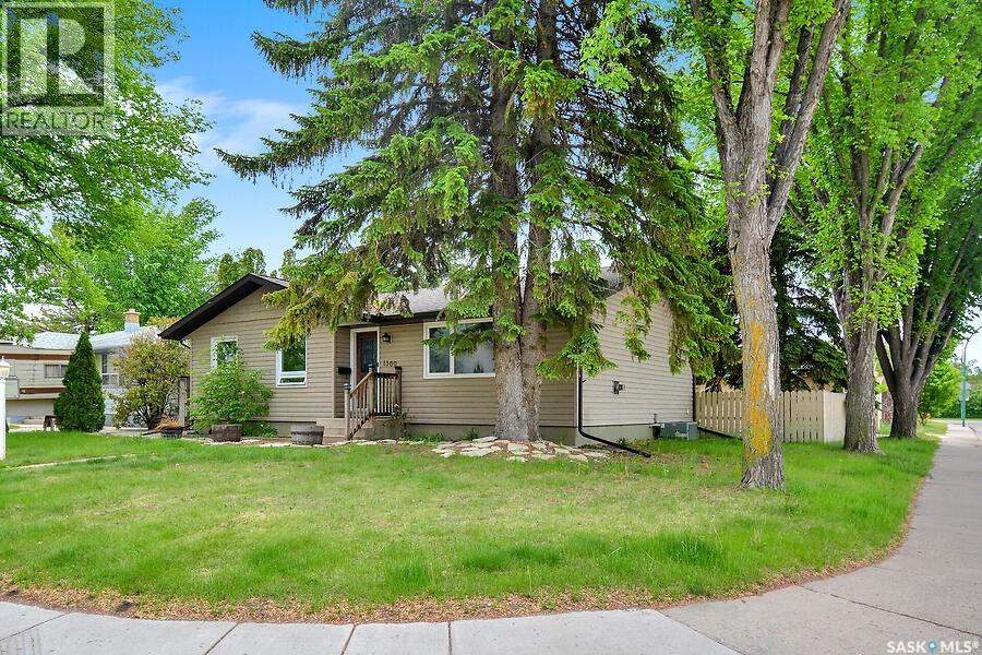 1369 East Centre, Saskatoon, Saskatchewan S7J 3A8 - Photo 2 - SK039250