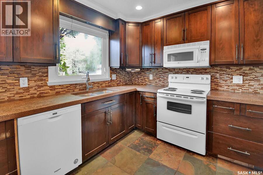 1369 East Centre, Saskatoon, Saskatchewan S7J 3A8 - Photo 7 - SK039250