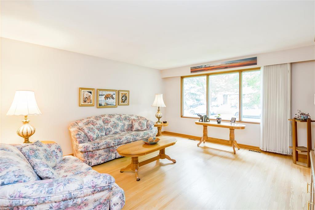 34 Laurentia Bay, Winnipeg, Manitoba  R2C 0H1 - Photo 2 - 202614009