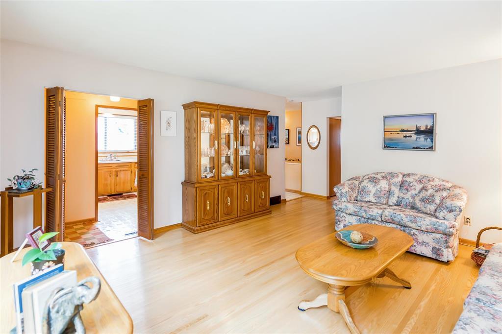 34 Laurentia Bay, Winnipeg, Manitoba  R2C 0H1 - Photo 4 - 202614009