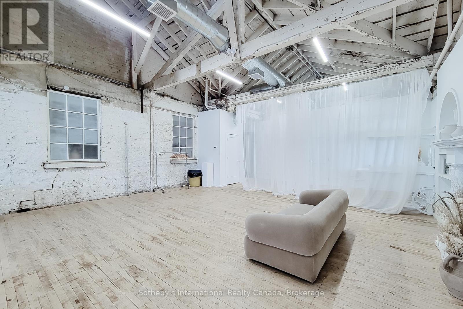 404b - 64 Hatt Street, Hamilton, Ontario  L9H 7T6 - Photo 4 - X13450892