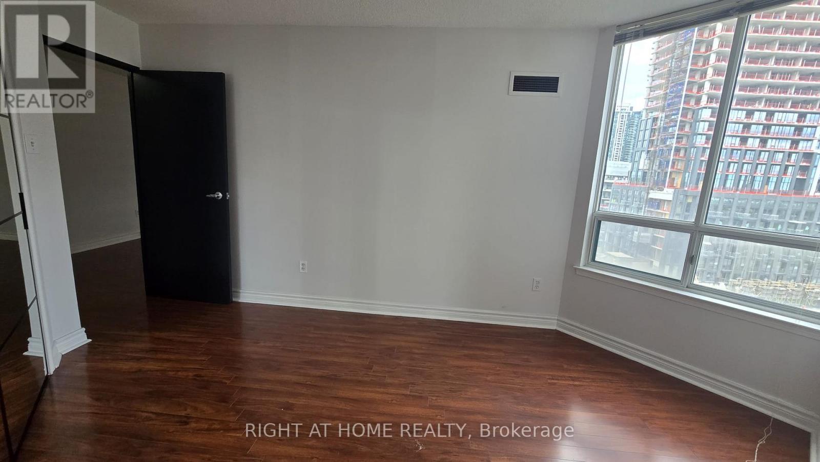 914 - 550 Webb Drive, Mississauga, Ontario  L5B 3Y4 - Photo 10 - W13450546