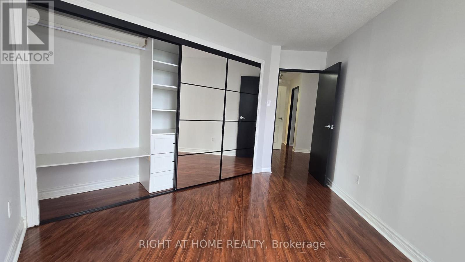 914 - 550 Webb Drive, Mississauga, Ontario  L5B 3Y4 - Photo 11 - W13450546
