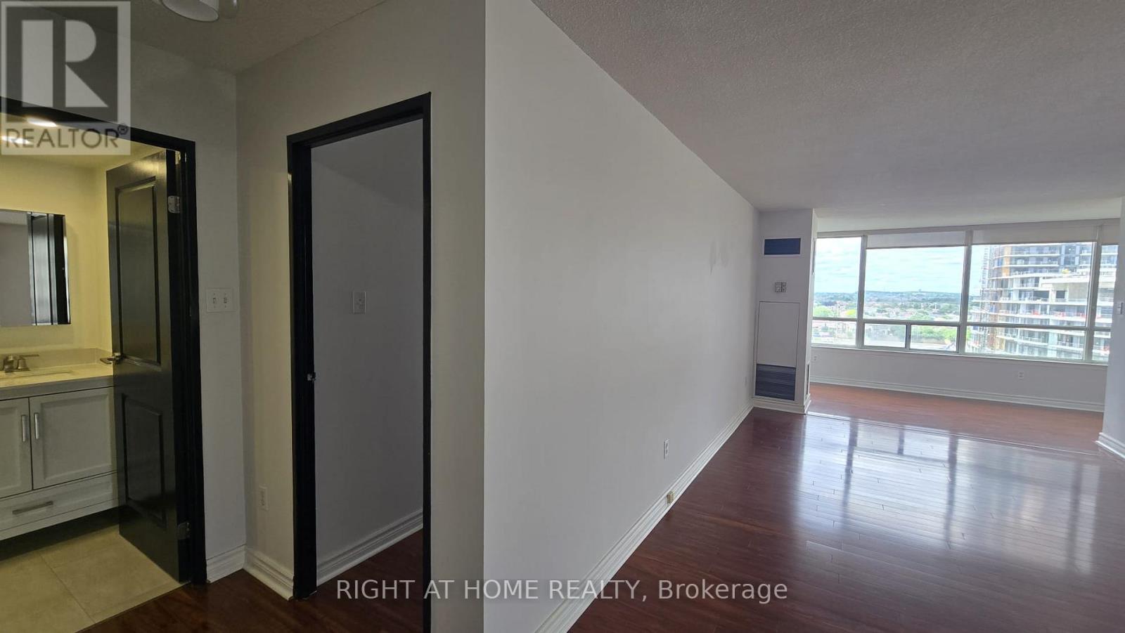 914 - 550 Webb Drive, Mississauga, Ontario  L5B 3Y4 - Photo 8 - W13450546