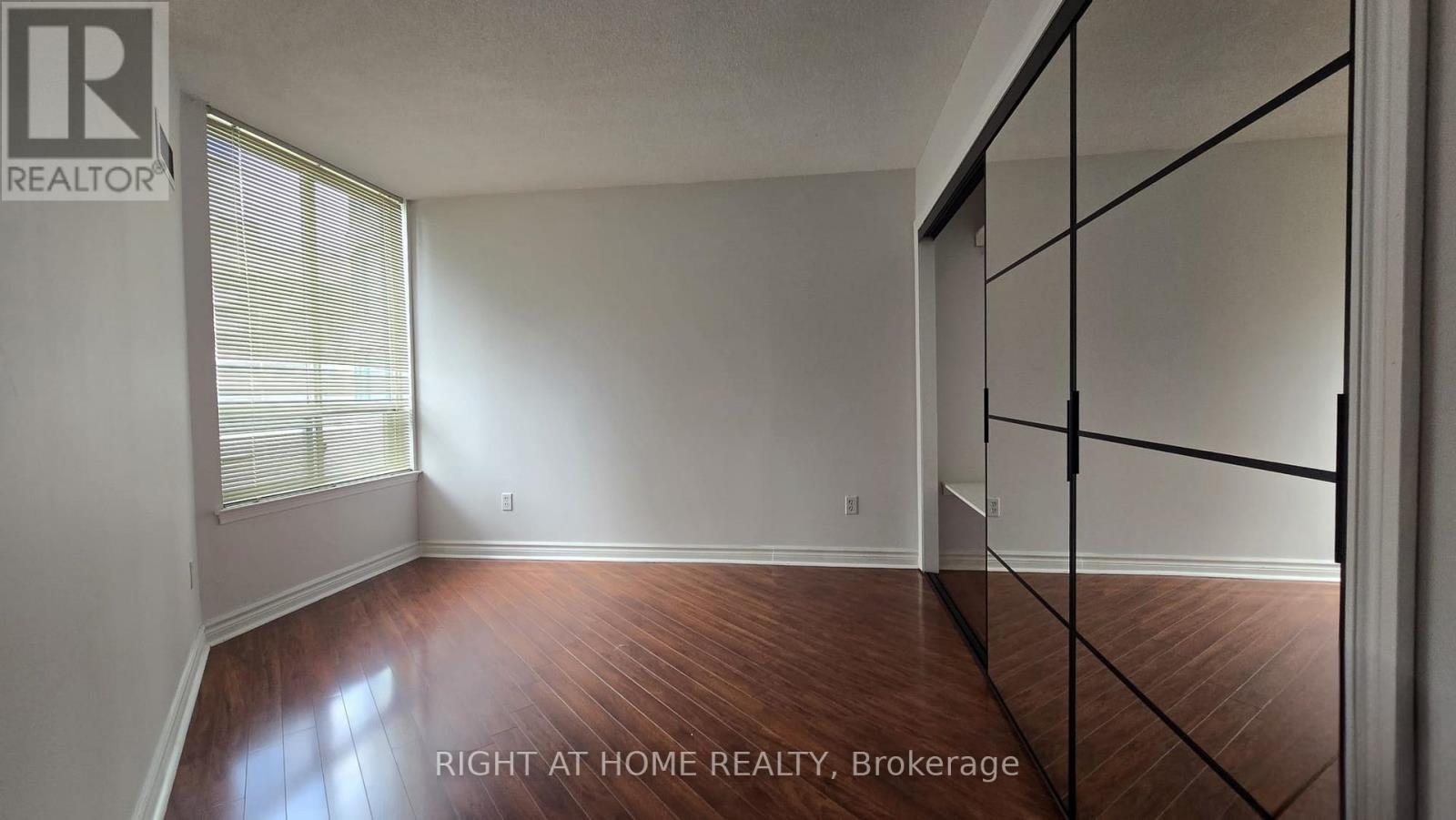 914 - 550 Webb Drive, Mississauga, Ontario  L5B 3Y4 - Photo 9 - W13450546