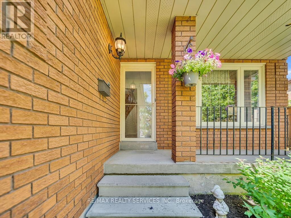 4510 Radisson Crescent, Mississauga, Ontario  L5M 4C6 - Photo 6 - W13450676