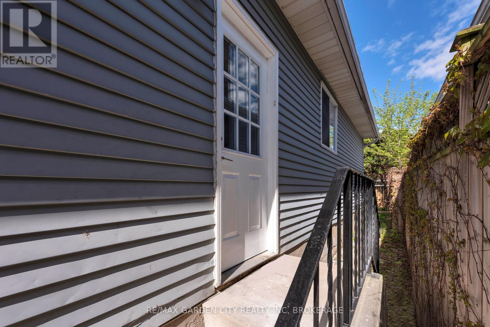 54 Bogart Street, St. Catharines, Ontario  L2M 1G3 - Photo 2 - X13450728