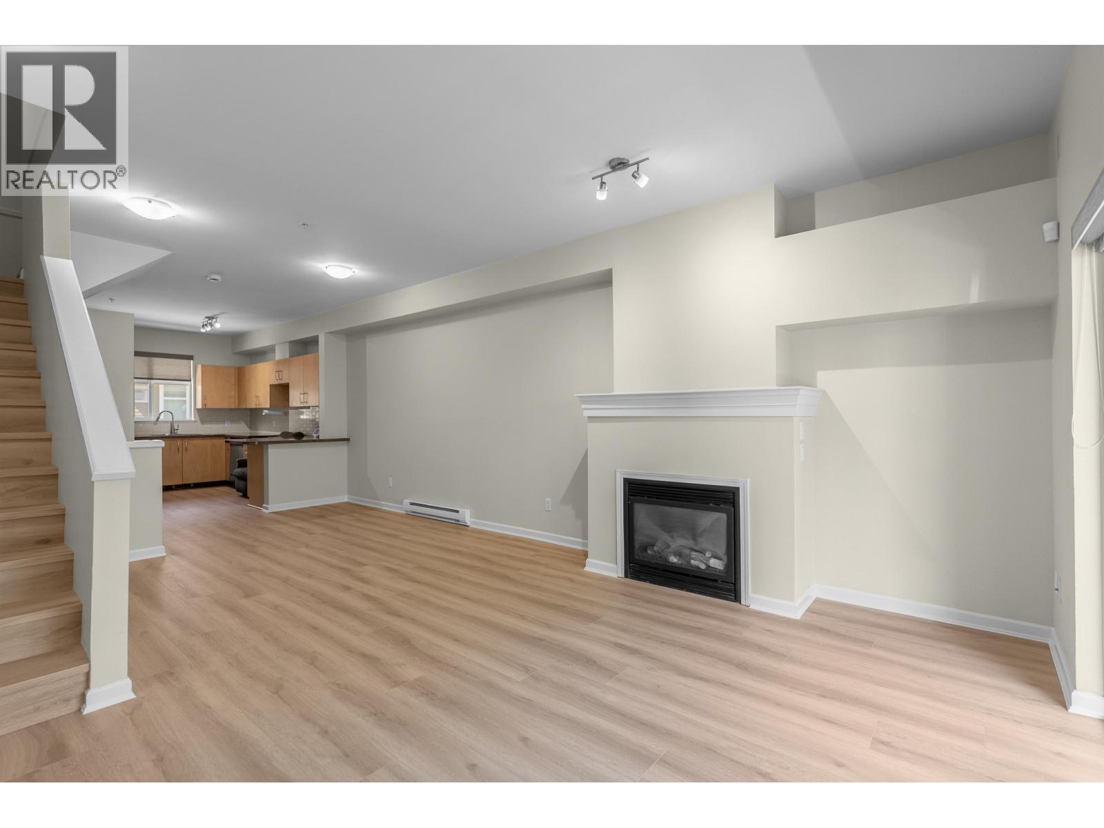 99 935 Ewen Avenue, New Westminster, British Columbia  V3M 0A1 - Photo 5 - R3130243