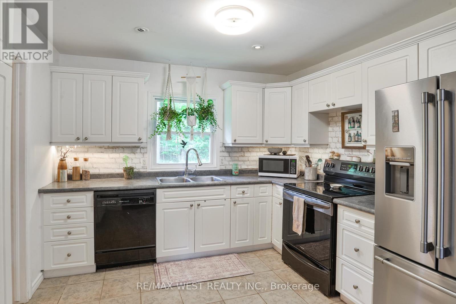 365 Clearwater Lake Road, Huntsville, Ontario  P0B 1L0 - Photo 7 - X13450642