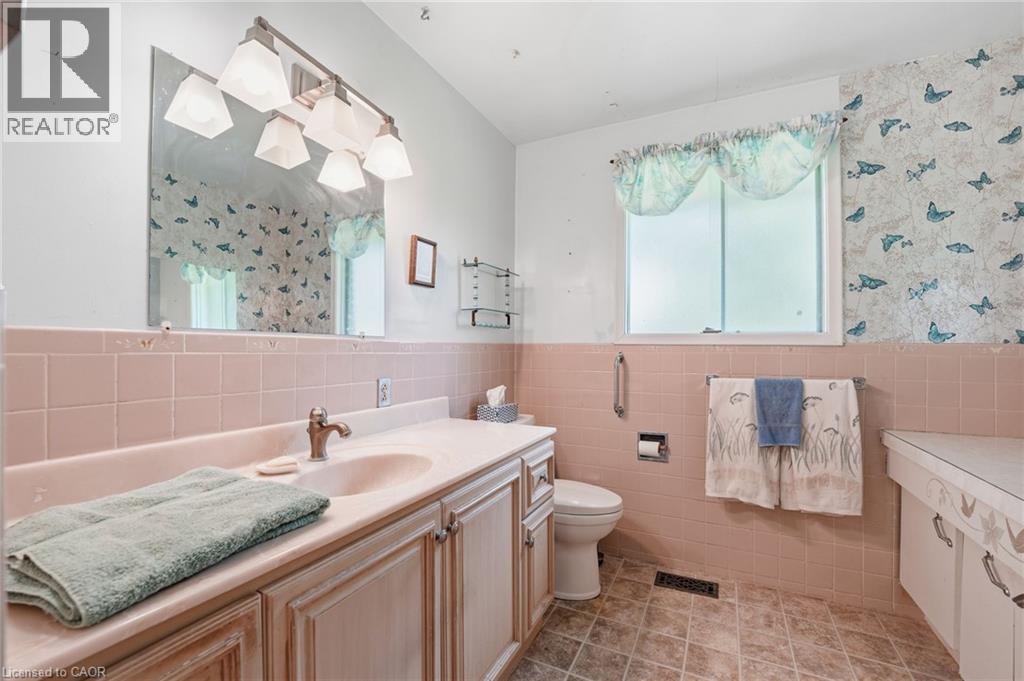 12 Kew Court, Dundas, Ontario  L9H 5E1 - Photo 16 - 40840309
