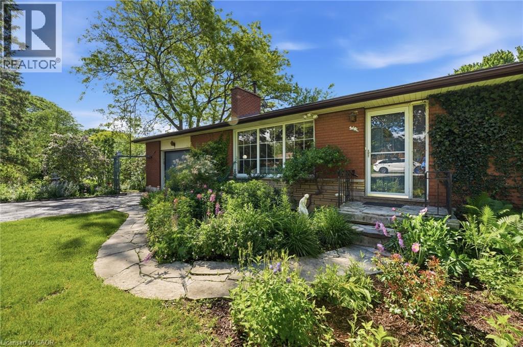 12 Kew Court, Dundas, Ontario  L9H 5E1 - Photo 2 - 40840309