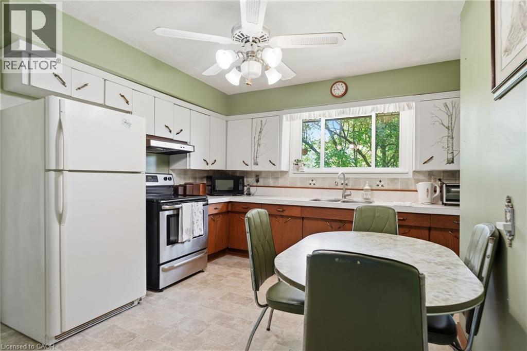 12 Kew Court, Dundas, Ontario  L9H 5E1 - Photo 3 - 40840309
