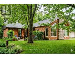 33 RUTHERFORD CRESCENT, Ottawa, Ontario